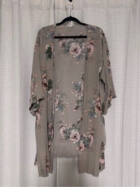 Floral Open-Front Kimono Jacket in Taupe with Pink Roses